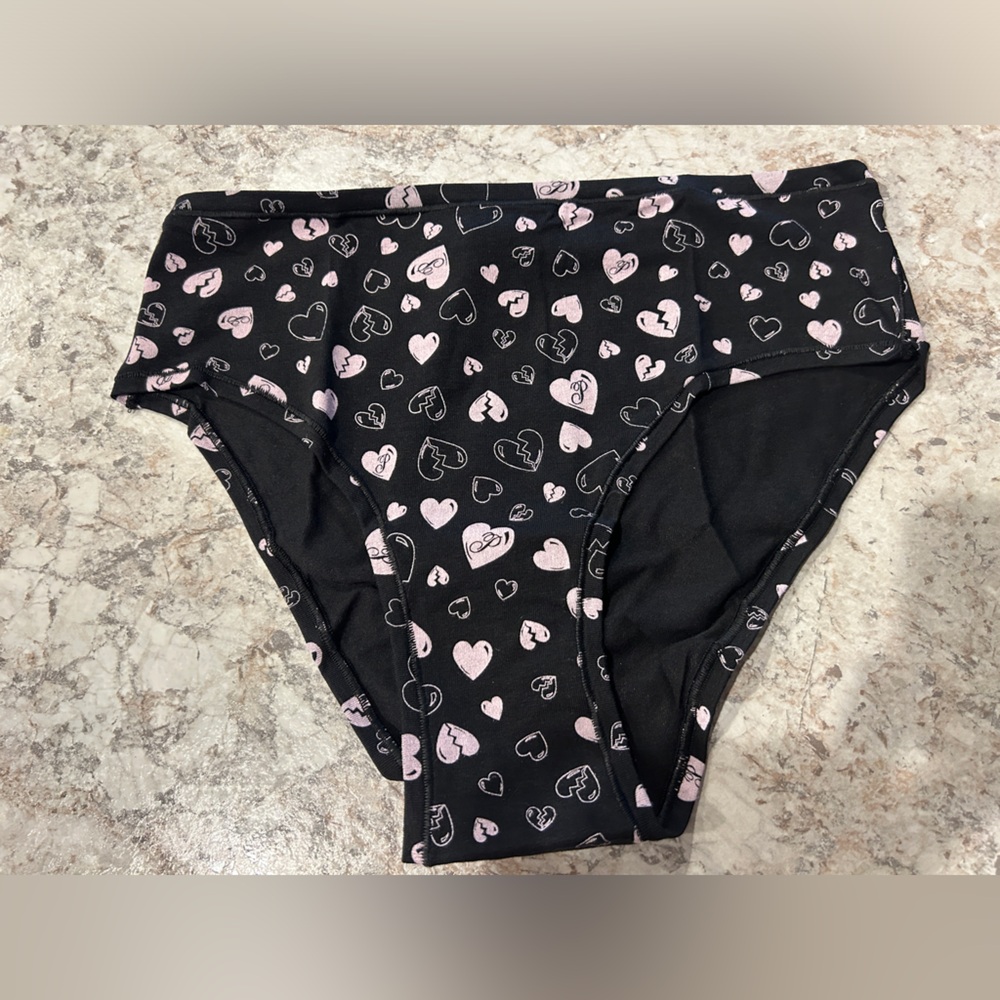 VS PINK Valentine’s Day Panty Cheeky Large NWT Hearts